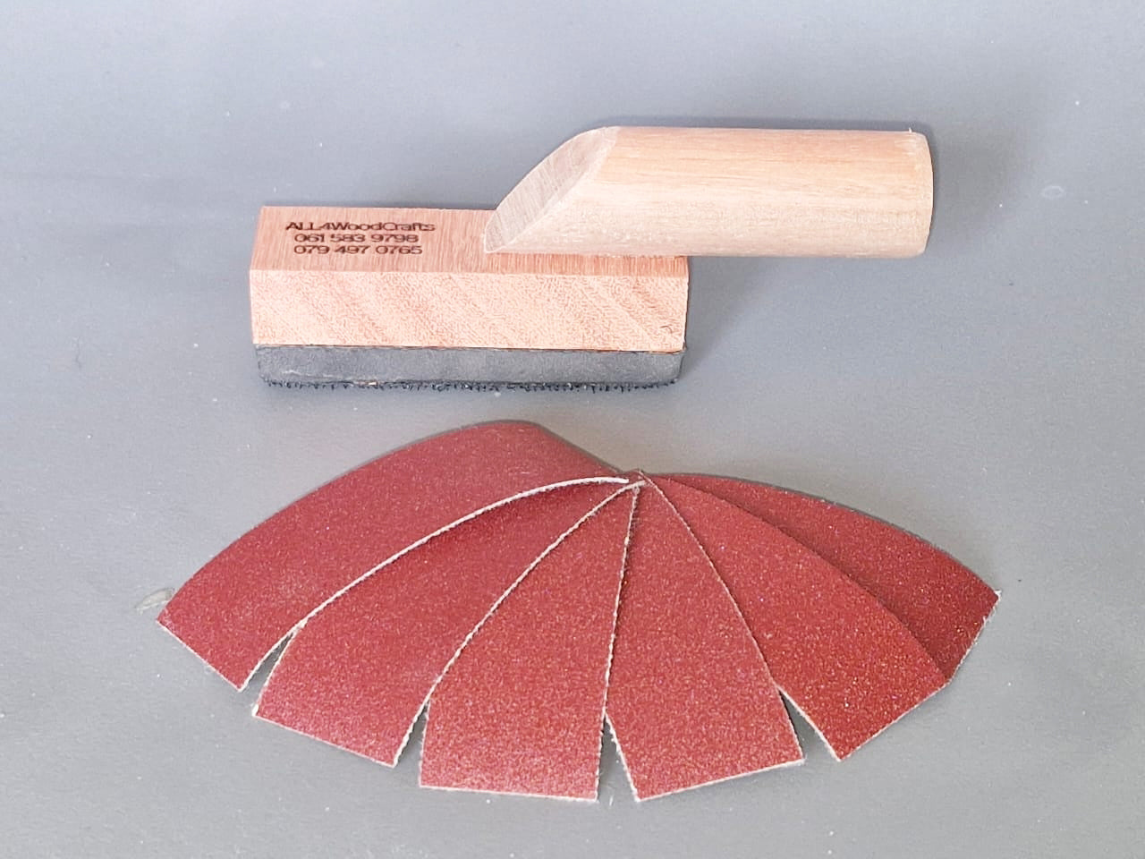 Sander - 9cm x 3cm sanding area - 6 sanding papers included ( 3 X 180 Grit, 2 X 120 Grit, 1 X 220 Grit )